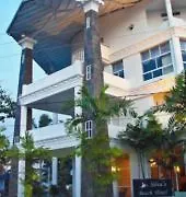 Silva'S Beach Hotel 니곰보