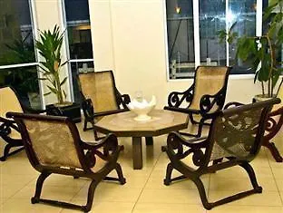Silva'S Beach Hotel 니곰보