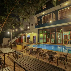 Hotel Summer Side